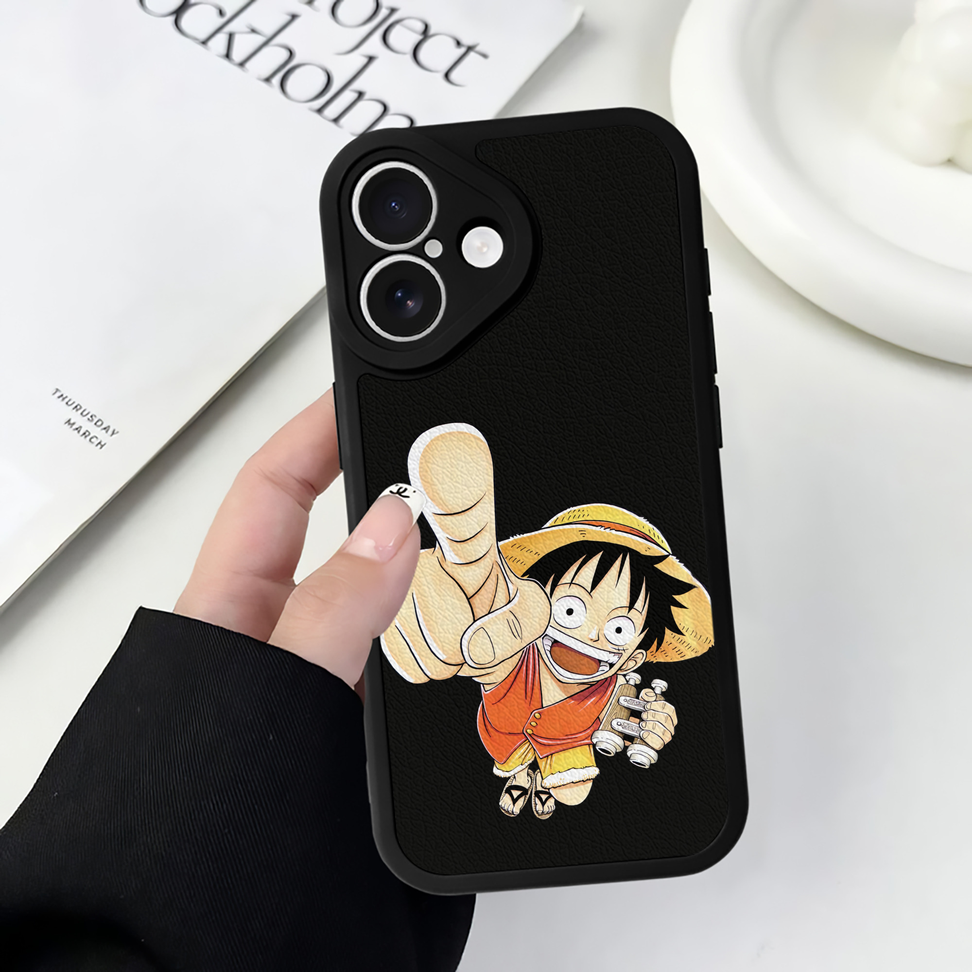 （画像用） ワンピース モンキー・D・ルフィ ONE PIECE Monkey D. Luffy 【iPhone 16シリーズ対応】シリコンスマホケース（レザー調） 材質：シリコン